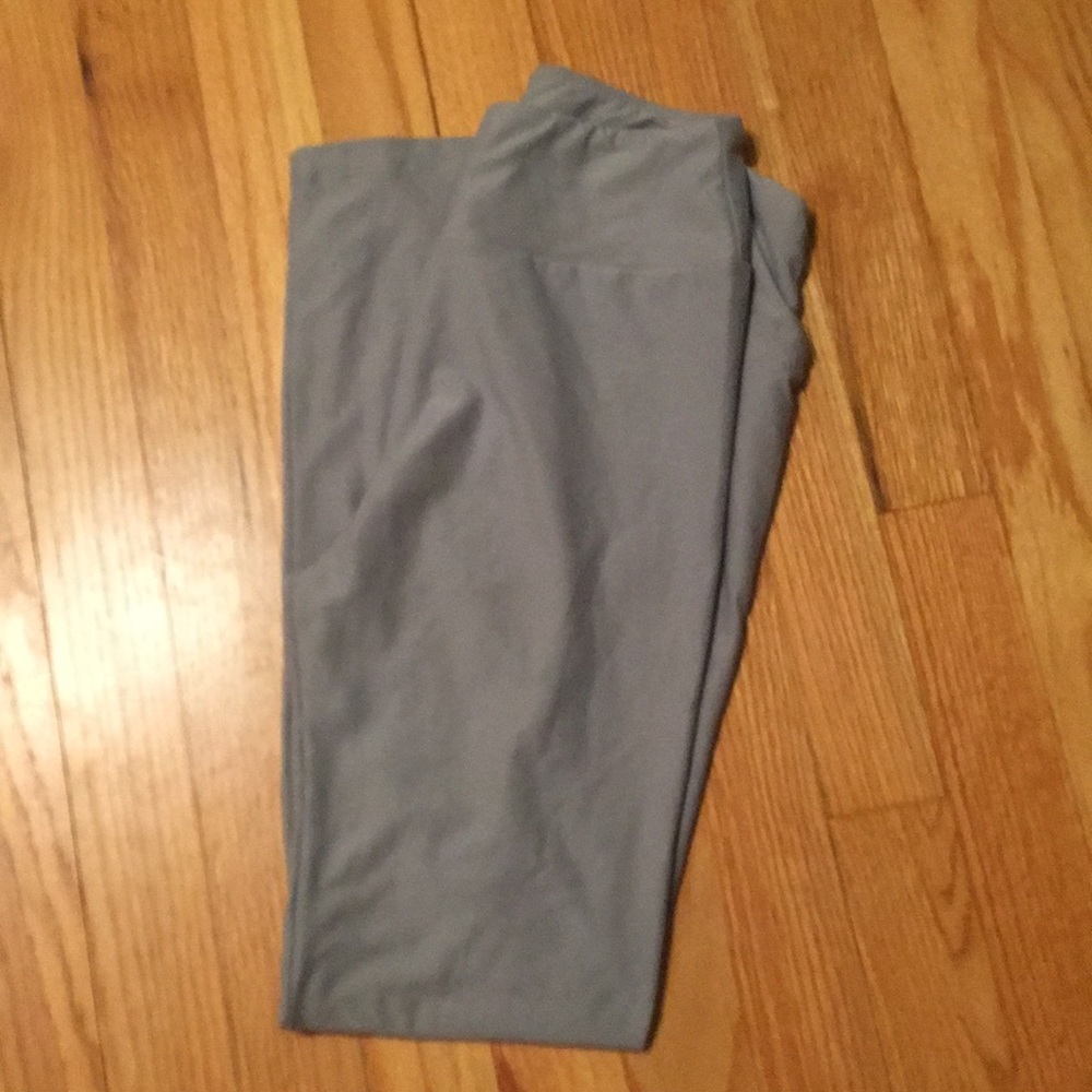 Light grey Lularoe leggings